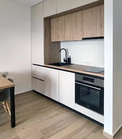 Maslenica Apartments דירה