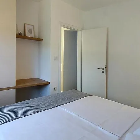 Maslenica Apartments דירה *